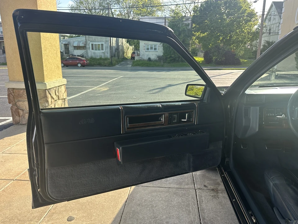 1993 Cadillac DeVille 7th Gen - Image 24 of 31