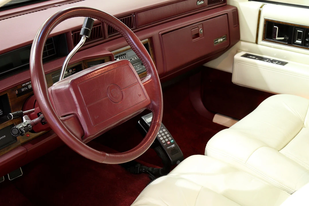 1993 Cadillac DeVille 6th Gen - Image 2 of 3
