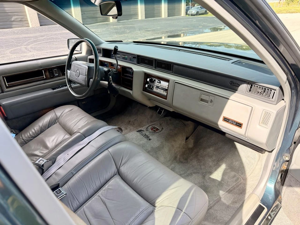 1993 Cadillac DeVille 6th Gen - Image 15 of 31
