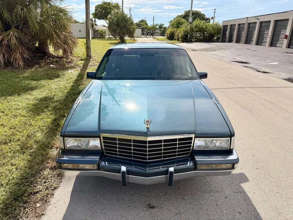 1993 Cadillac DeVille 6th Gen - Image 9 of 31
