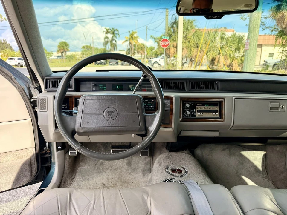 1993 Cadillac DeVille 6th Gen - Image 13 of 31
