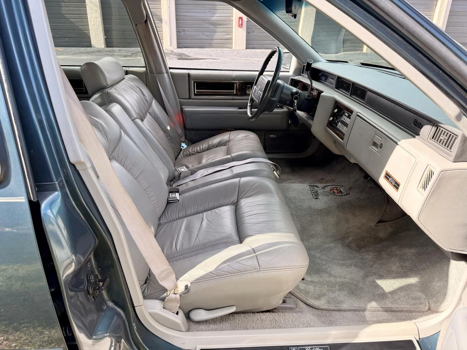 1993 Cadillac DeVille 6th Gen - Image 14 of 31