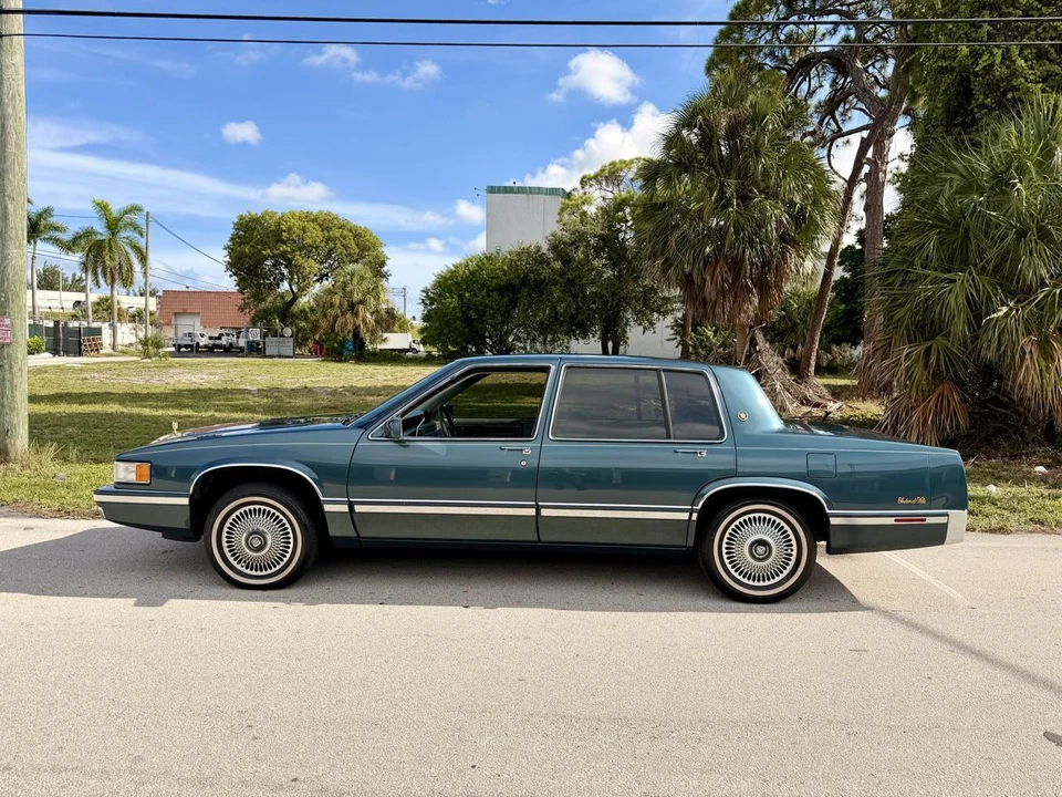1993 Cadillac DeVille 6th Gen - Image 2 of 31