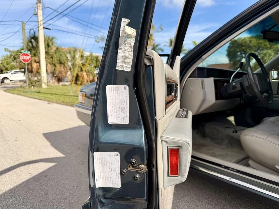 1993 Cadillac DeVille 6th Gen - Image 26 of 31