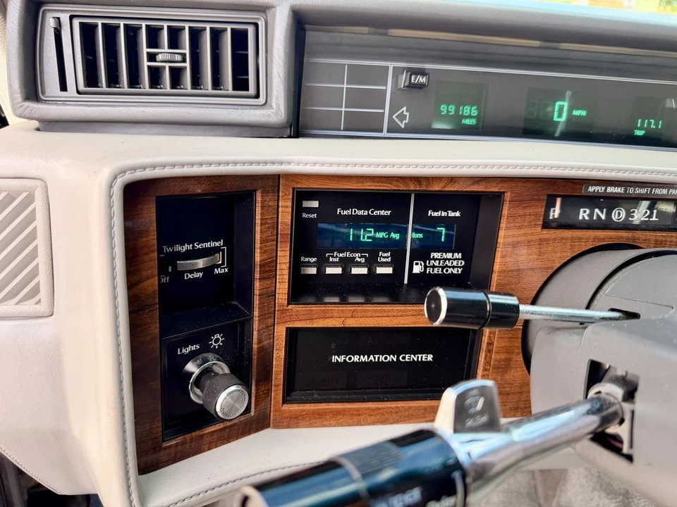 1993 Cadillac DeVille 6th Gen - Image 18 of 31