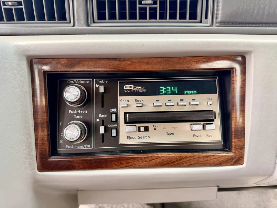 1993 Cadillac DeVille 6th Gen - Image 20 of 31