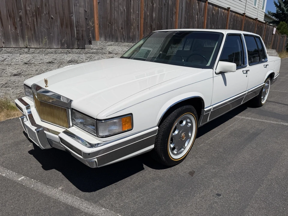 1993 Cadillac DeVille 6th Gen - Image 9 of 19