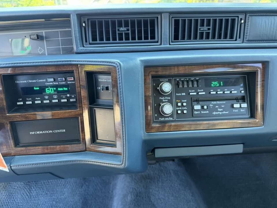 1993 Cadillac DeVille 6th Gen - Image 18 of 19