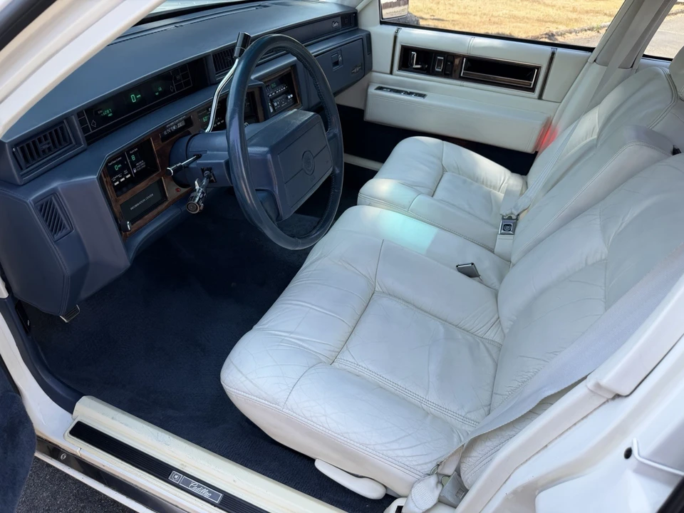 1993 Cadillac DeVille 6th Gen - Image 13 of 19