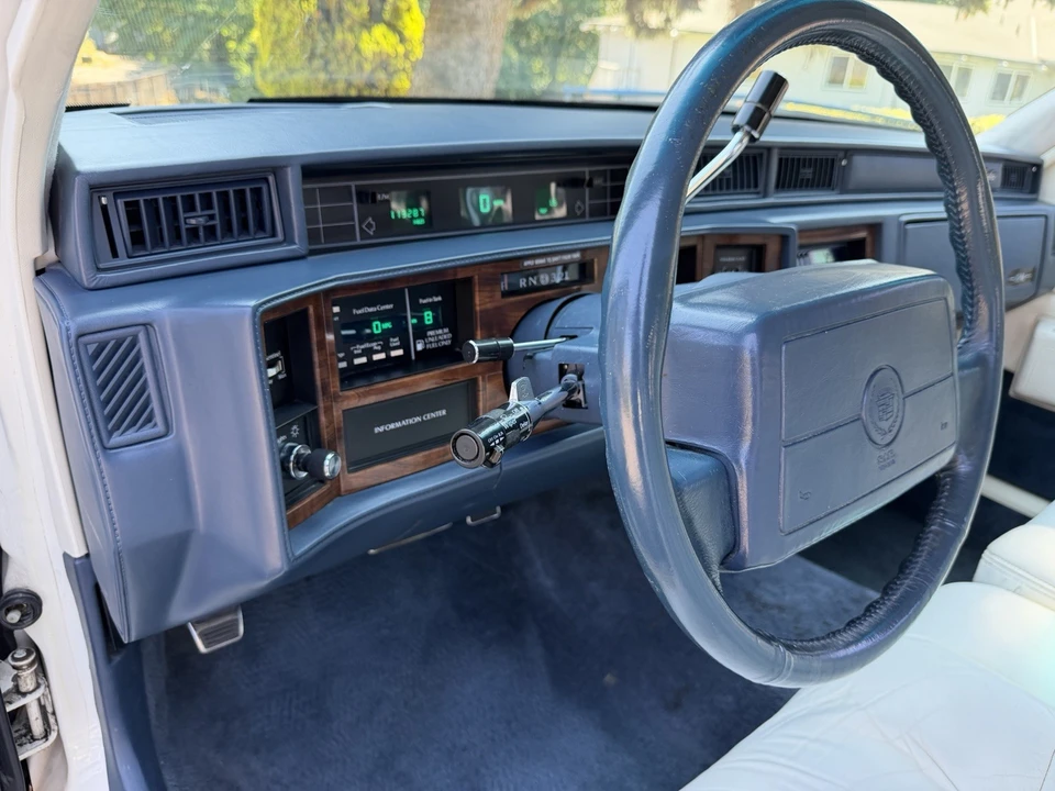 1993 Cadillac DeVille 6th Gen - Image 16 of 19