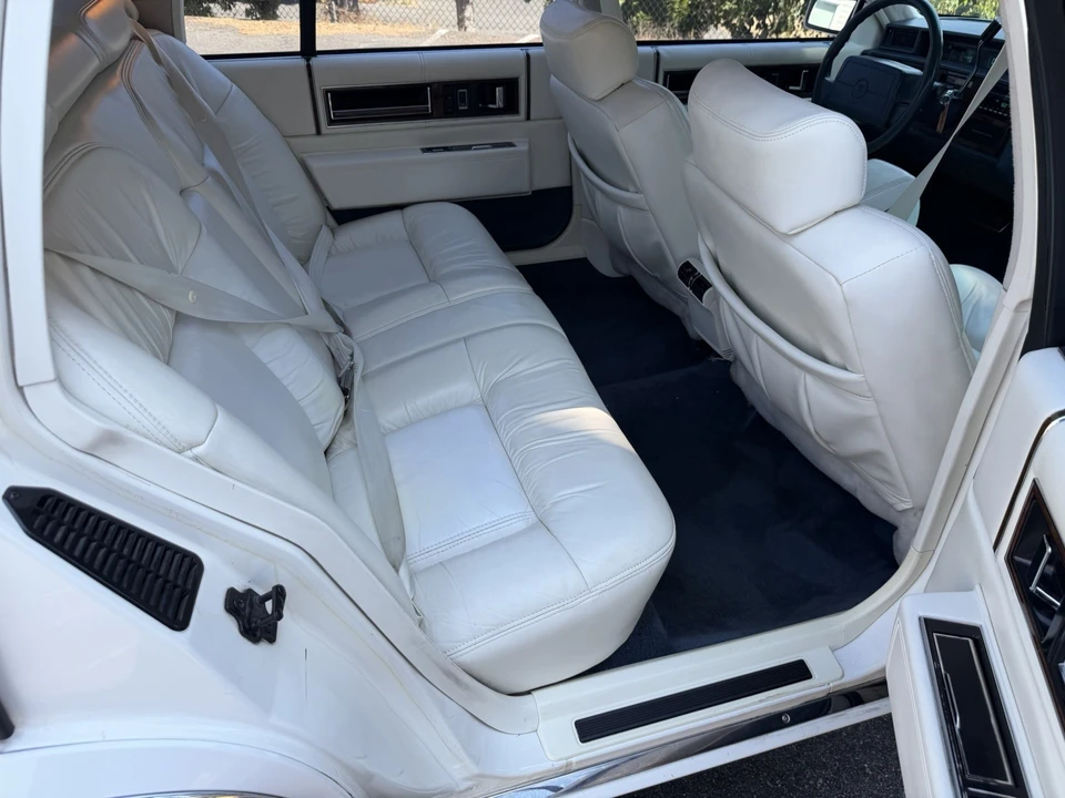 1993 Cadillac DeVille 6th Gen - Image 12 of 19