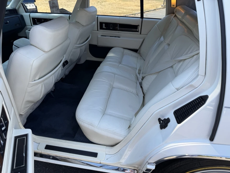 1993 Cadillac DeVille 6th Gen - Image 10 of 19