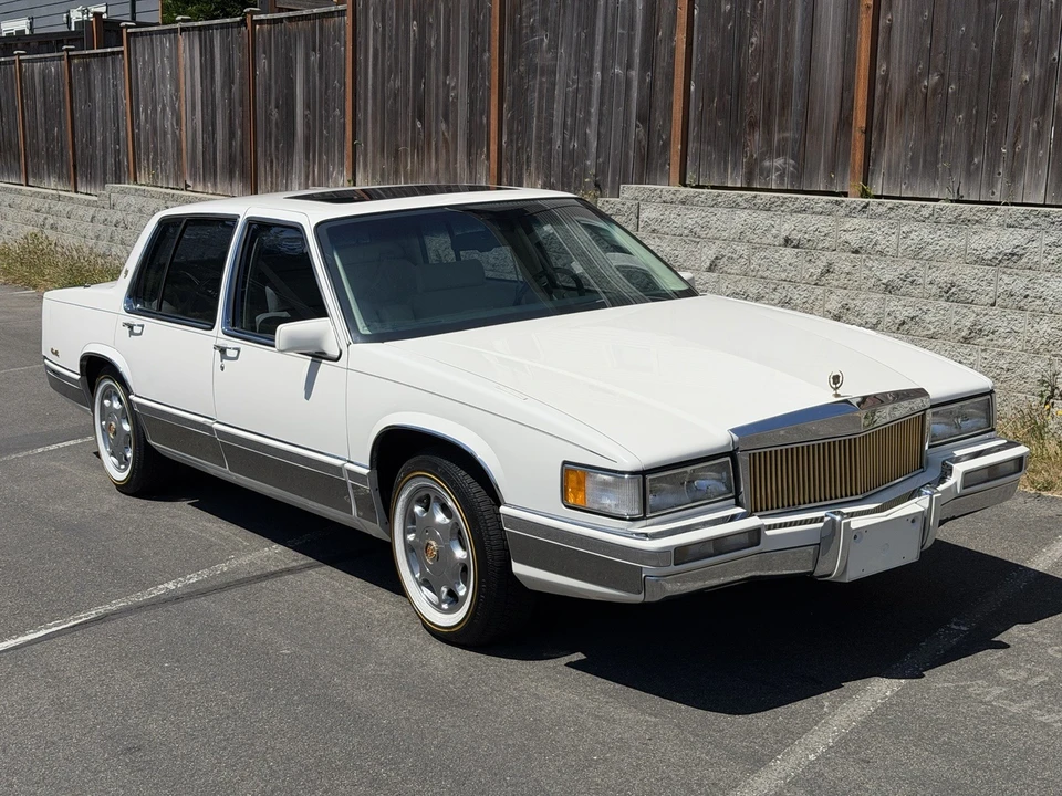 1993 Cadillac DeVille 6th Gen - Image 2 of 19