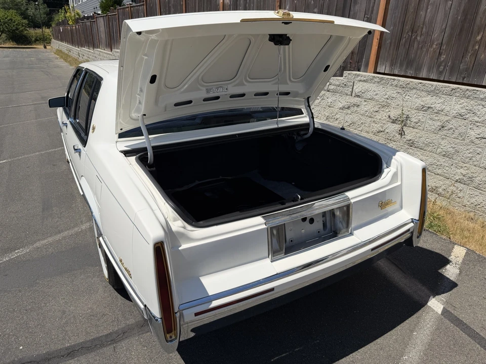 1993 Cadillac DeVille 6th Gen - Image 11 of 19