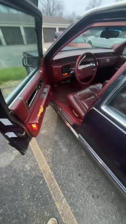 1993 Cadillac DeVille 6th Gen - Image 4 of 4