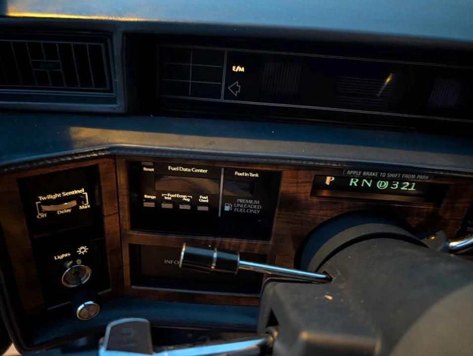 1993 Cadillac DeVille 6th Gen - Image 13 of 17