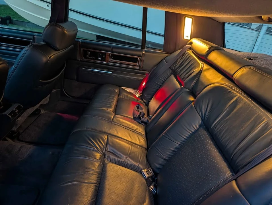1993 Cadillac DeVille 6th Gen - Image 10 of 17