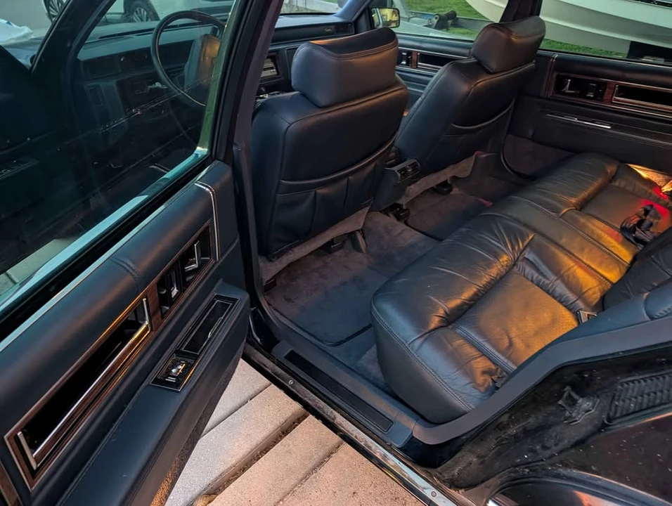 1993 Cadillac DeVille 6th Gen - Image 8 of 17