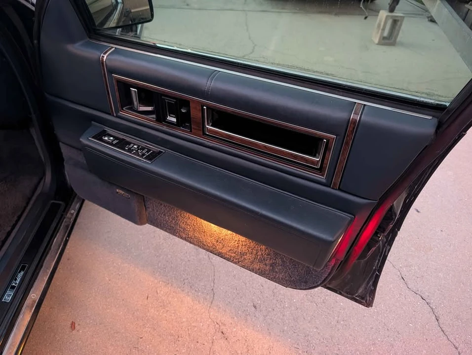 1993 Cadillac DeVille 6th Gen - Image 15 of 17