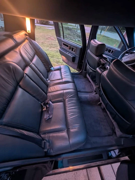 1993 Cadillac DeVille 6th Gen - Image 16 of 17