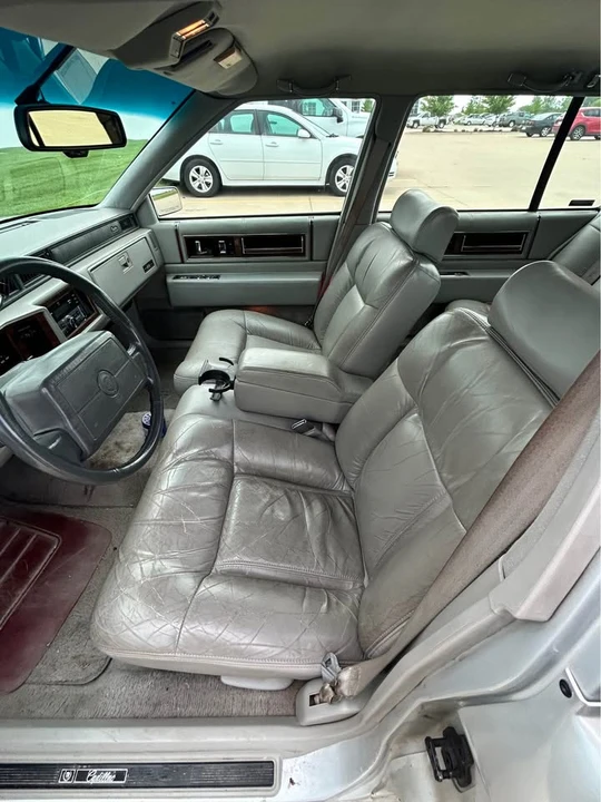 1993 Cadillac DeVille 6th Gen - Image 9 of 16
