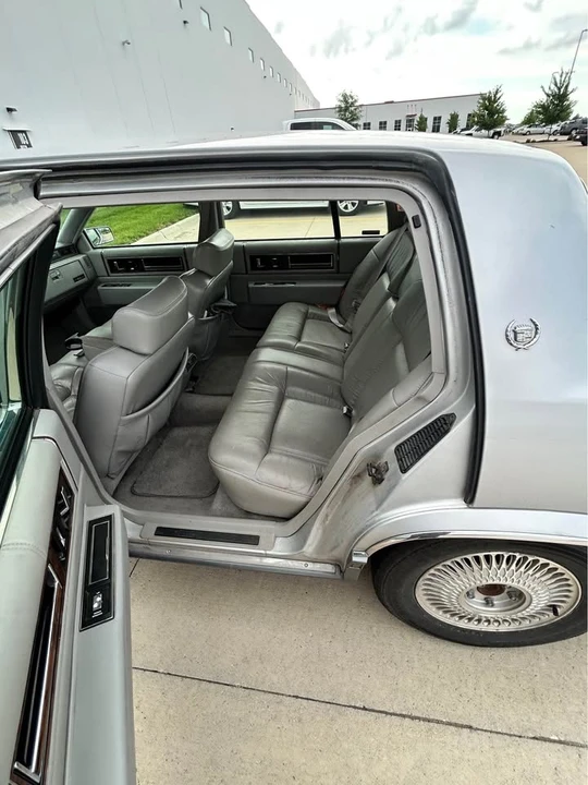 1993 Cadillac DeVille 6th Gen - Image 10 of 16