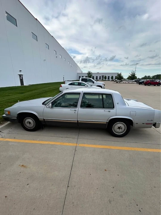 1993 Cadillac DeVille 6th Gen - Image 4 of 16