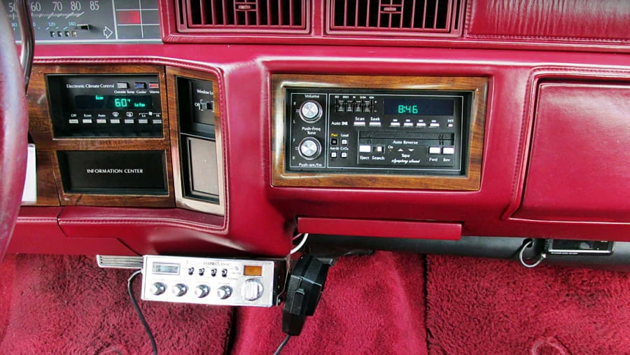 1993 Cadillac DeVille 6th Gen - Image 8 of 12