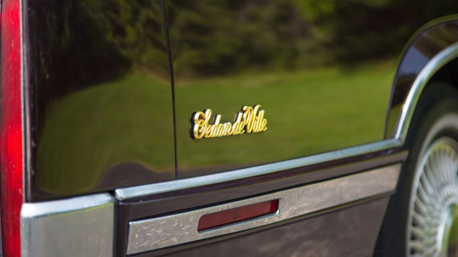 1993 Cadillac DeVille 6th Gen - Image 9 of 12