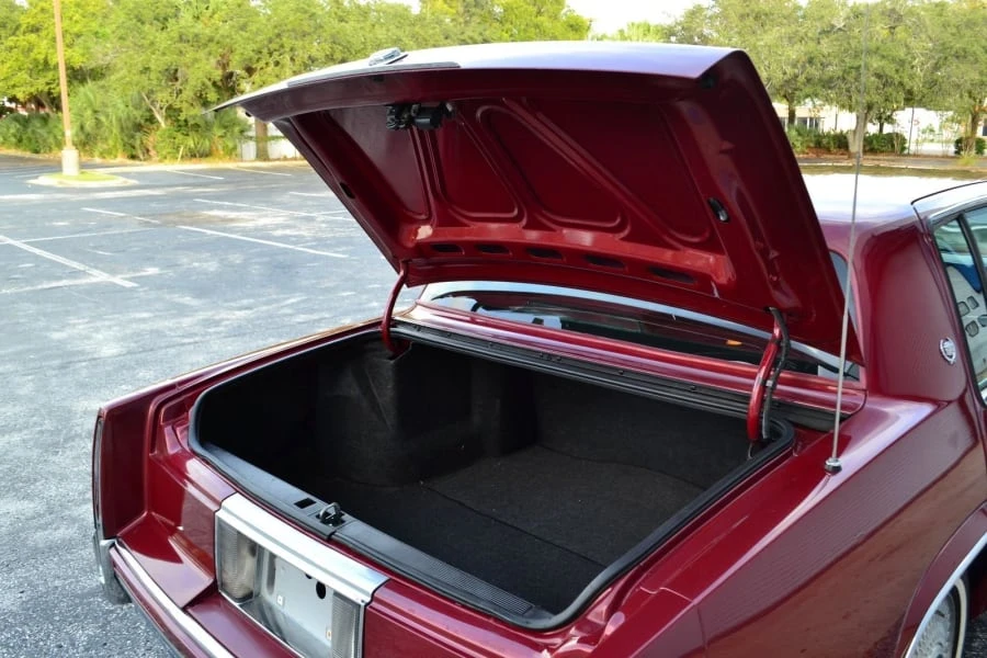 1993 Cadillac DeVille 6th Gen - Image 14 of 15