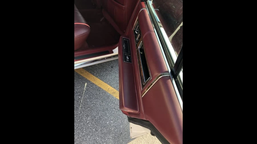 1993 Cadillac DeVille 6th Gen - Image 9 of 12