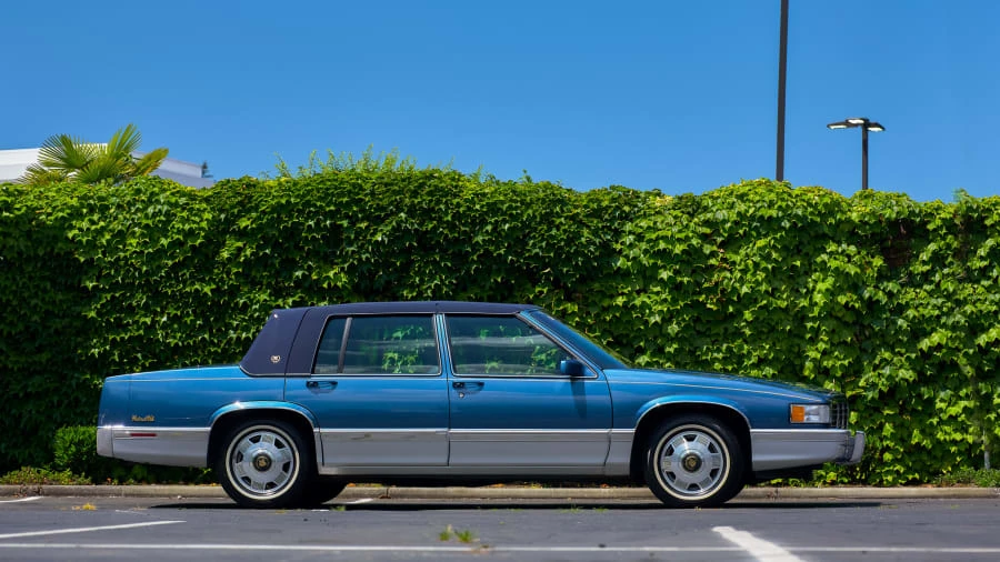 1993 Cadillac DeVille 6th Gen - Image 2 of 28