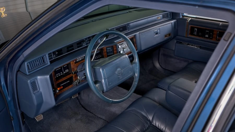 1993 Cadillac DeVille 6th Gen - Image 4 of 28