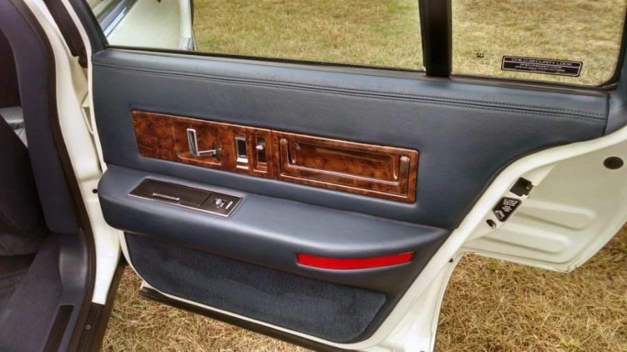 1993 Cadillac Fleetwood - Image 4 of 5