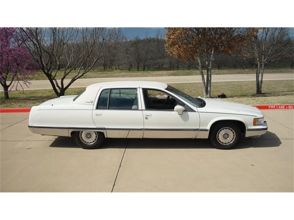 1993 Cadillac Fleetwood - Image 17 of 31