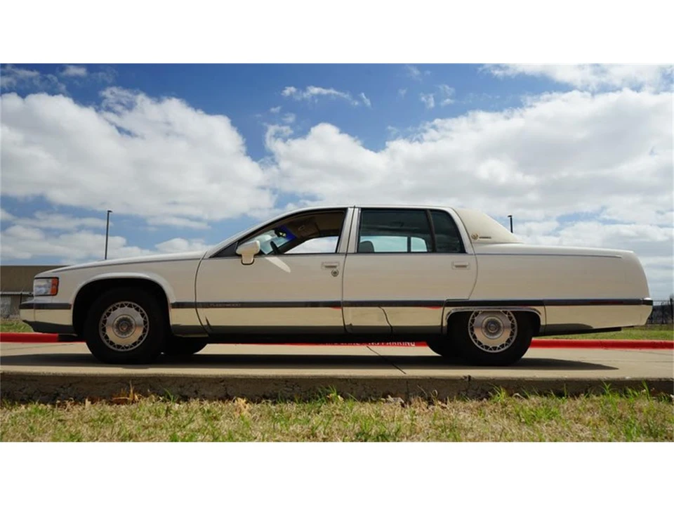 1993 Cadillac Fleetwood - Image 7 of 31