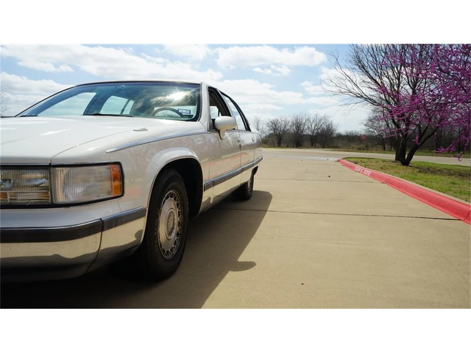 1993 Cadillac Fleetwood - Image 27 of 31