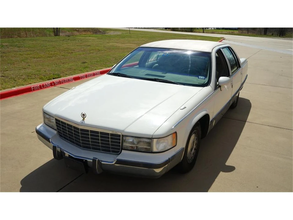 1993 Cadillac Fleetwood - Image 2 of 31