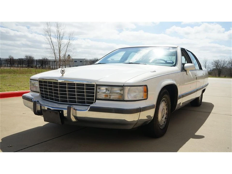 1993 Cadillac Fleetwood - Image 3 of 31