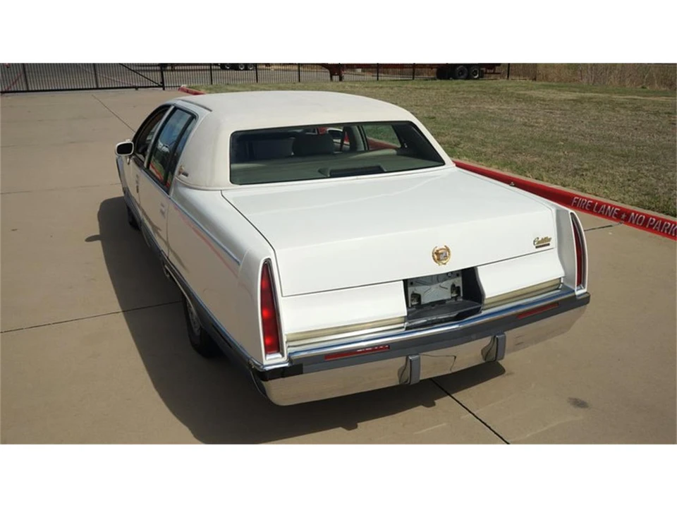 1993 Cadillac Fleetwood - Image 8 of 31