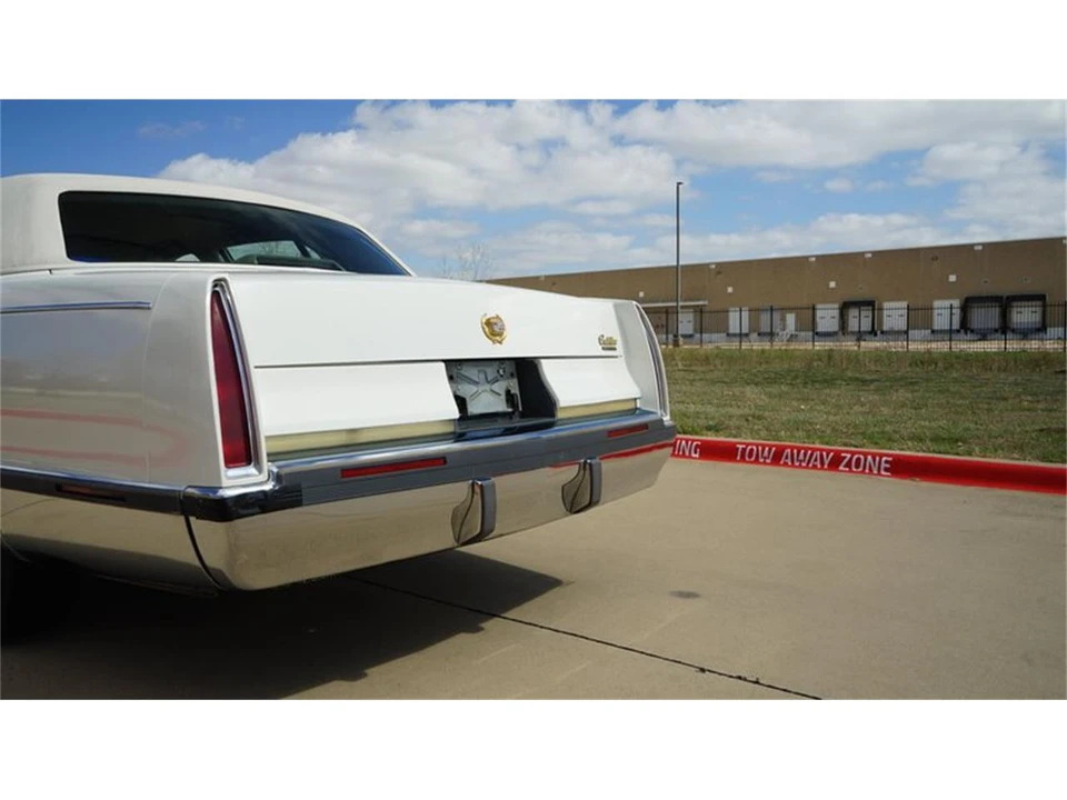 1993 Cadillac Fleetwood - Image 28 of 31