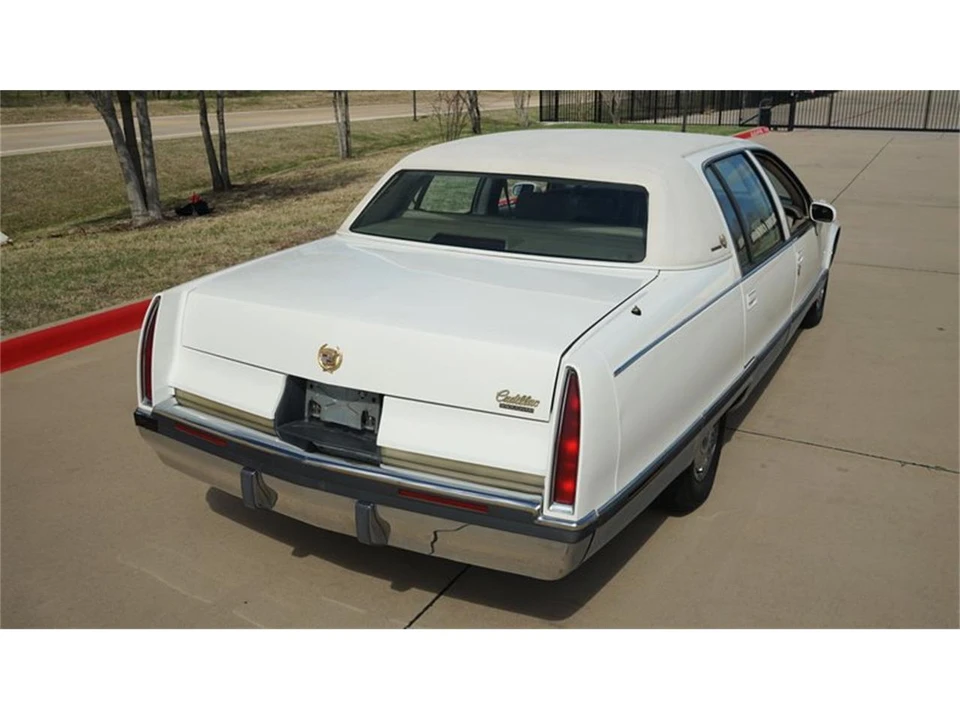 1993 Cadillac Fleetwood - Image 14 of 31
