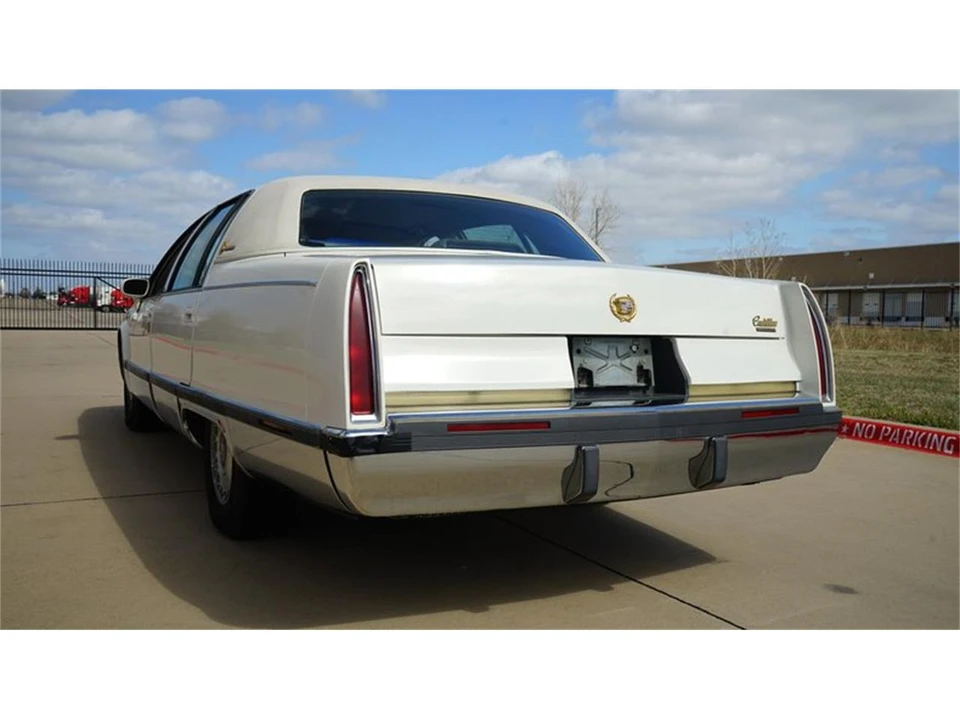 1993 Cadillac Fleetwood - Image 9 of 31