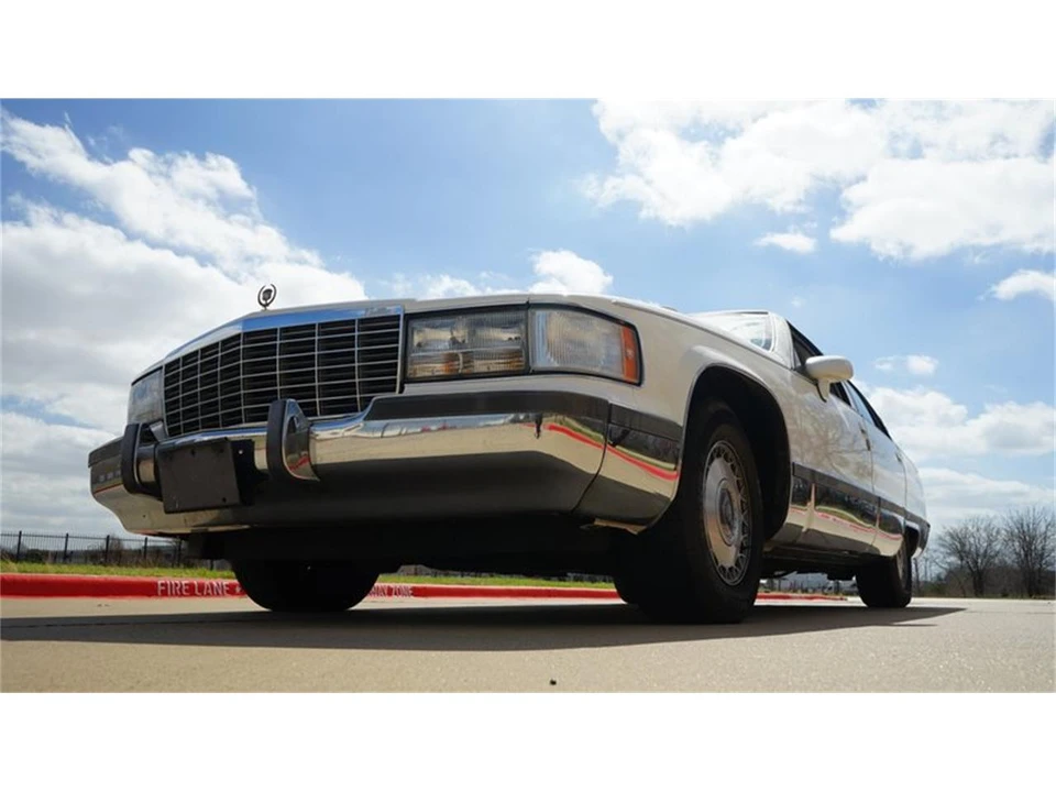 1993 Cadillac Fleetwood - Image 4 of 31