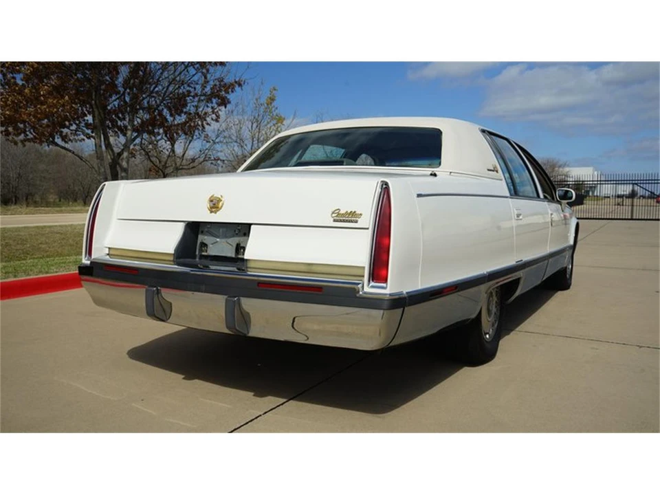 1993 Cadillac Fleetwood - Image 15 of 31
