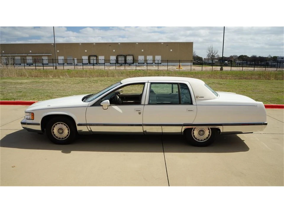 1993 Cadillac Fleetwood - Image 5 of 31