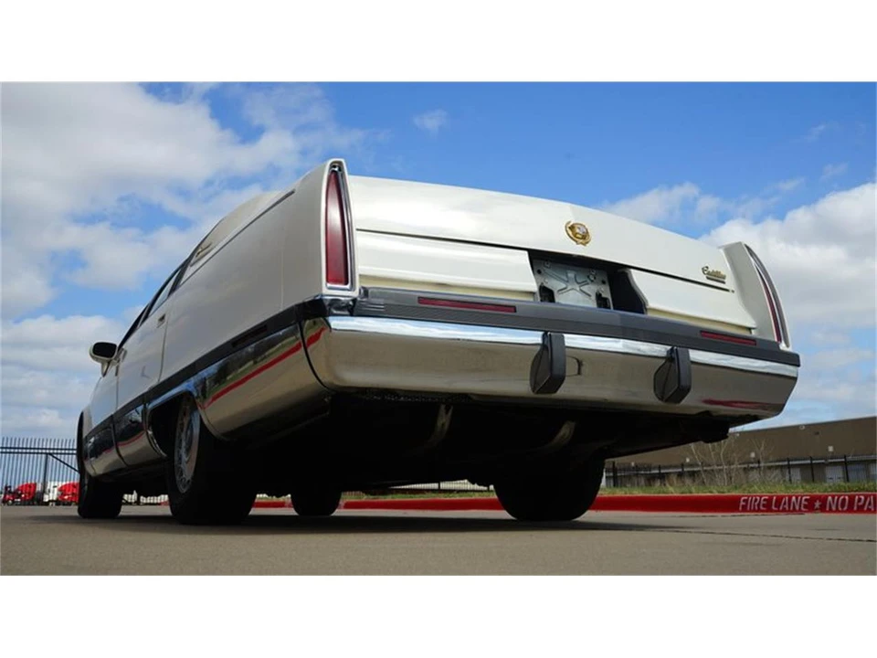 1993 Cadillac Fleetwood - Image 10 of 31