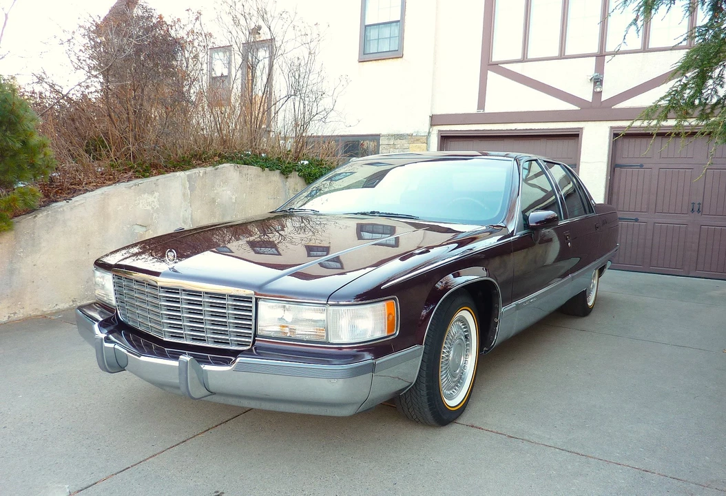1993 Cadillac Fleetwood - Image 2 of 31