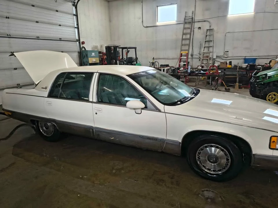1993 Cadillac Fleetwood - Image 2 of 6