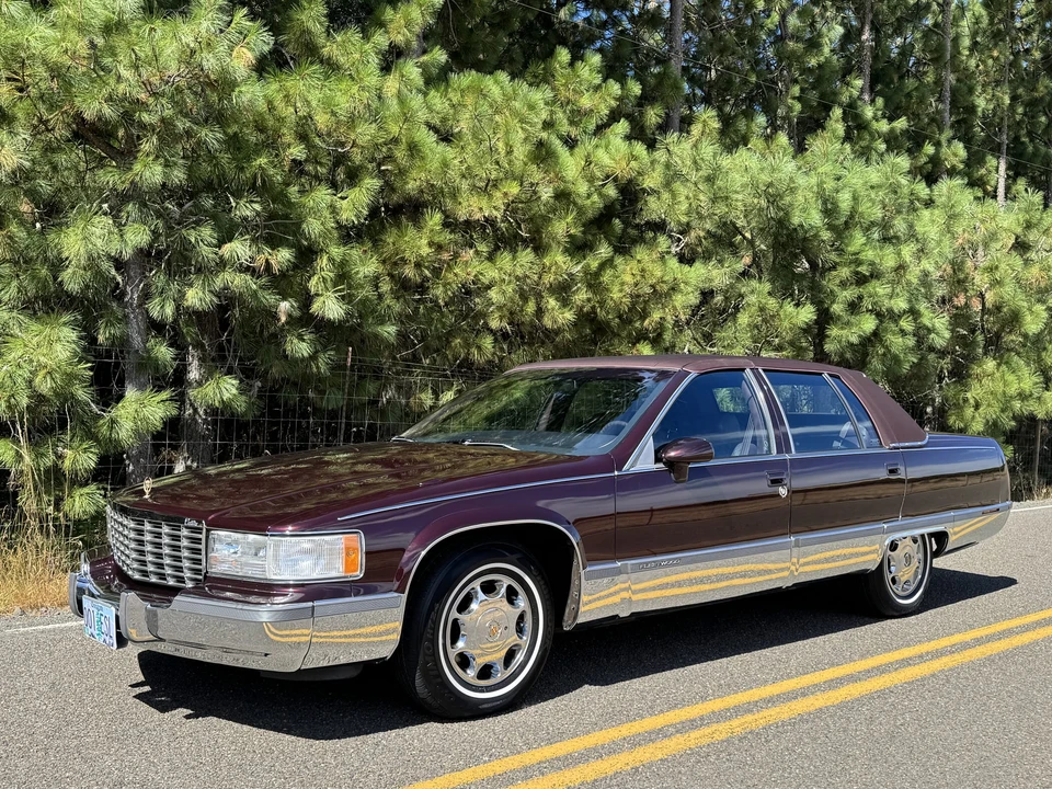 1993 Cadillac Fleetwood - Image 2 of 31